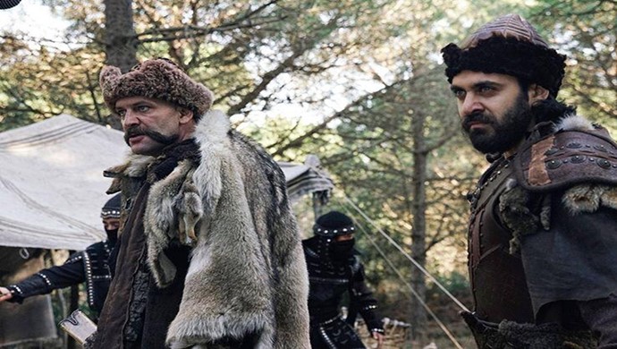 EKRANLARIN YENİ YAKIŞIKLISI