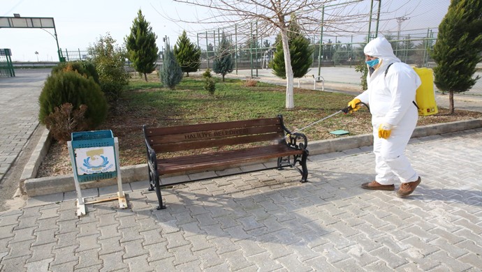HALİLİYE BELEDİYESİ, KIRSAL MAHALLELERDEKİ OKULLARI DEZENFEKTE EDİYOR