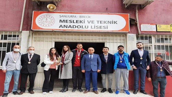 Birecik MTAL. Voleybol Turnuvasında şampiyon oldu