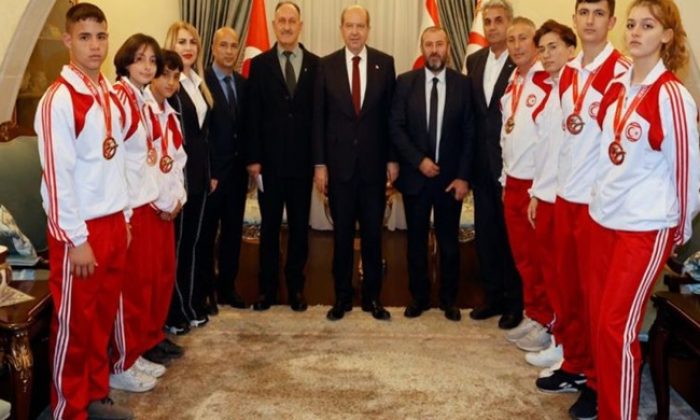 Cumhurbaşkanı Ersin Tatar, KKTC Kickboks Federasyonu Başkanı Niyazi Demirel, yönetim kurulu üyeleri ve sporcuları kabul etti