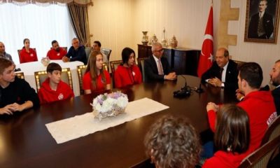 Cumhurbaşkanı Ersin Tatar, Su Sporları Federasyonu sporcularını ve antrenörleri kabul etti