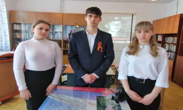 В техникуме в Челябинской области открыли Парту Героя