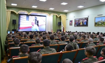 Birleşik Rusya’nın desteğiyle bölgelerde Rus ve Sovyet sporculara yönelik film gösterimleri yapıldı.