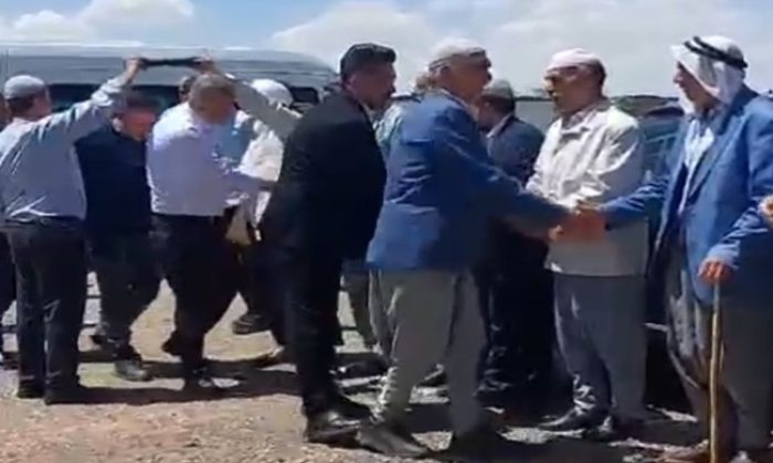 İŞ ADAMI BARIŞ ELCİSİ AZİZ KIZILCA DİYARBAKIR `DA KAN DAVALI İKİ MAHALLEYİ BARIŞTIRDI