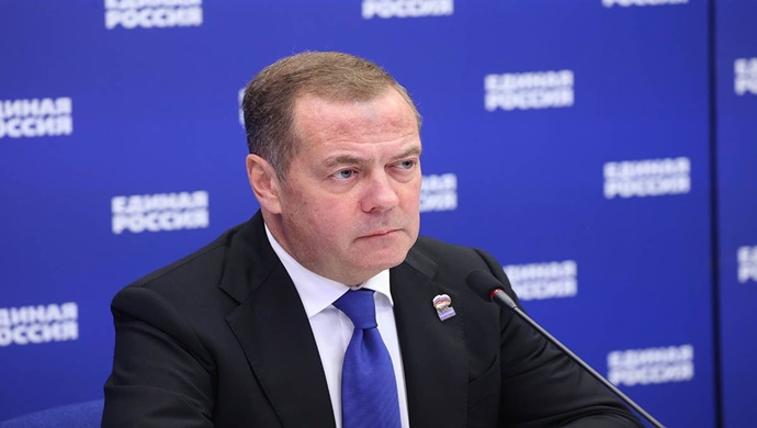 Дмитрий Медведев: «Единая Россия» возьмёт под особый контроль работу по увековечиванию памяти Героев СССР и Героев СВО по всей стране