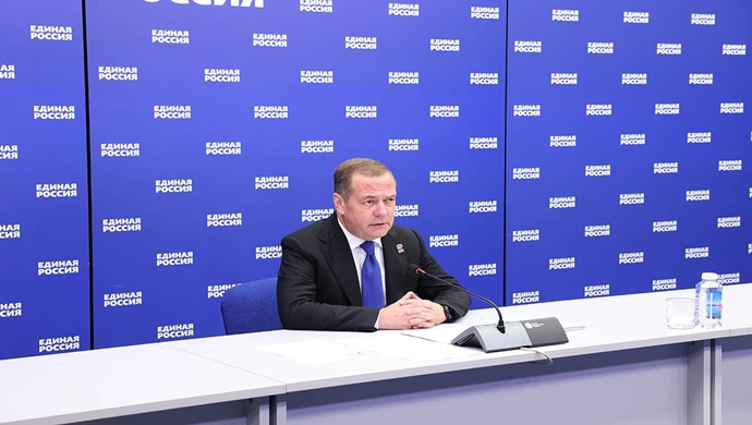 Dmitri Medvedev, Birleşik Rusya’ya katılım için çevrimiçi başvuruların sunulmasına yönelik bir hizmetin geliştirilmesini emretti