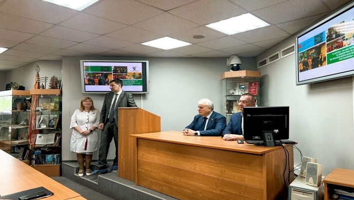 Birleşik Rusya üyeleri, Khanty-Mansiysk’te tıp uzmanlarıyla SVO katılımcıları ve aileleri için bir rehabilitasyon sisteminin geliştirilmesi konusunu görüştüler